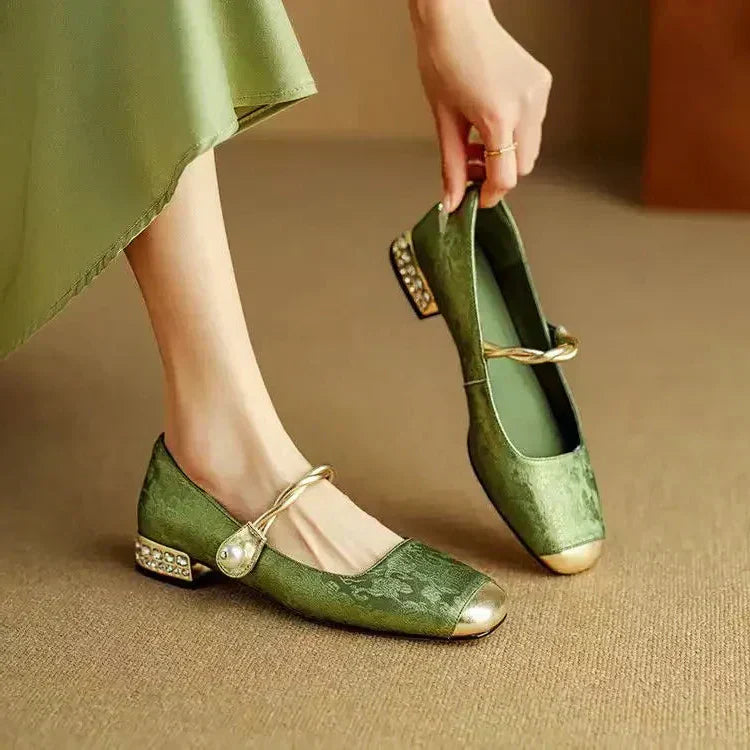 Averlyn | Elegant Low-Heel Flats, Refined Comfort