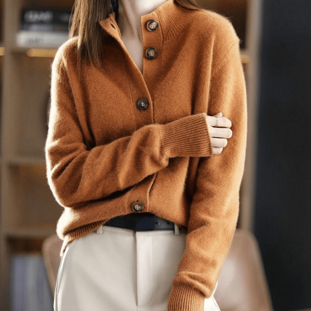 Isalie | Soft Button-Collar Sweater