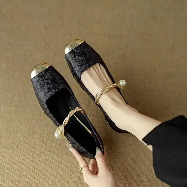 Averlyn | Elegant Low-Heel Flats, Refined Comfort