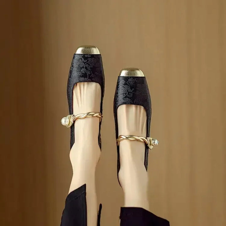 Averlyn | Elegant Low-Heel Flats, Refined Comfort