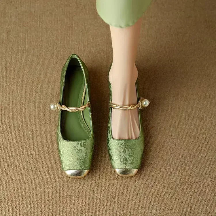 Averlyn | Elegant Low-Heel Flats, Refined Comfort