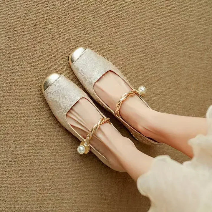 Averlyn | Elegant Low-Heel Flats, Refined Comfort