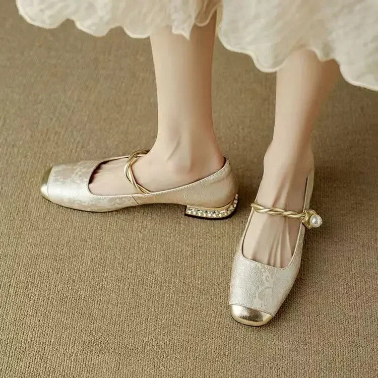 Averlyn | Elegant Low-Heel Flats, Refined Comfort